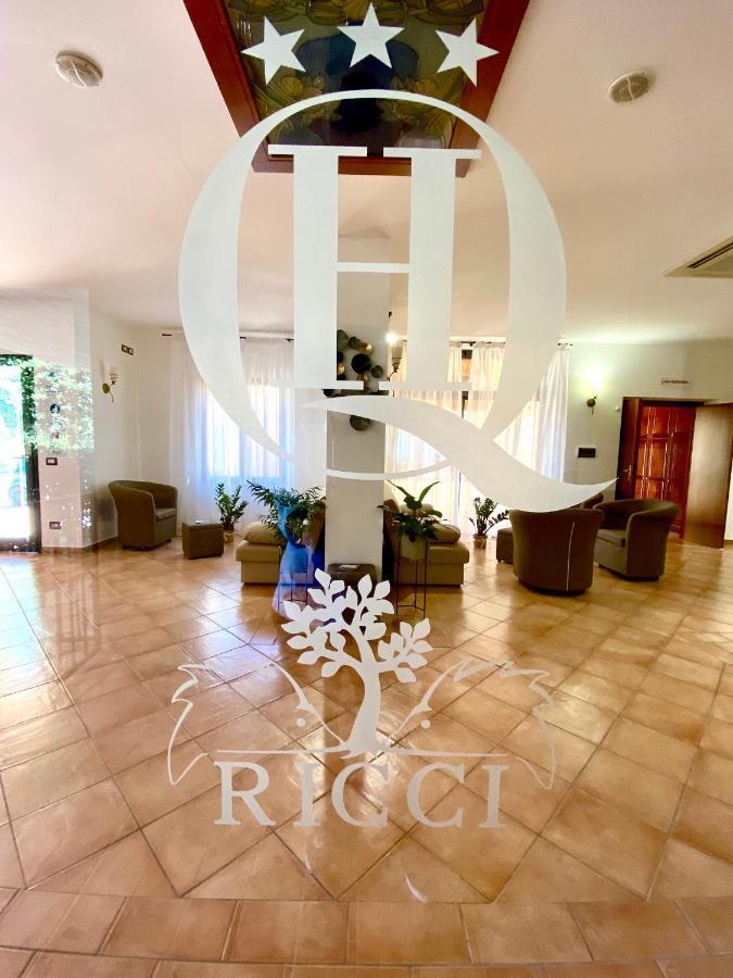 Hotel Ristorante Le Querciolaie Dei Ricci Фонтебланда Экстерьер фото