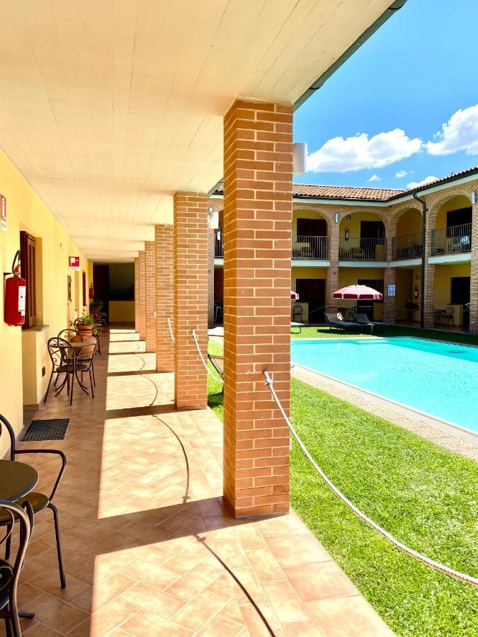 Hotel Ristorante Le Querciolaie Dei Ricci Фонтебланда Экстерьер фото