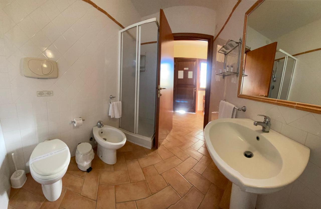 Hotel Ristorante Le Querciolaie Dei Ricci Фонтебланда Экстерьер фото