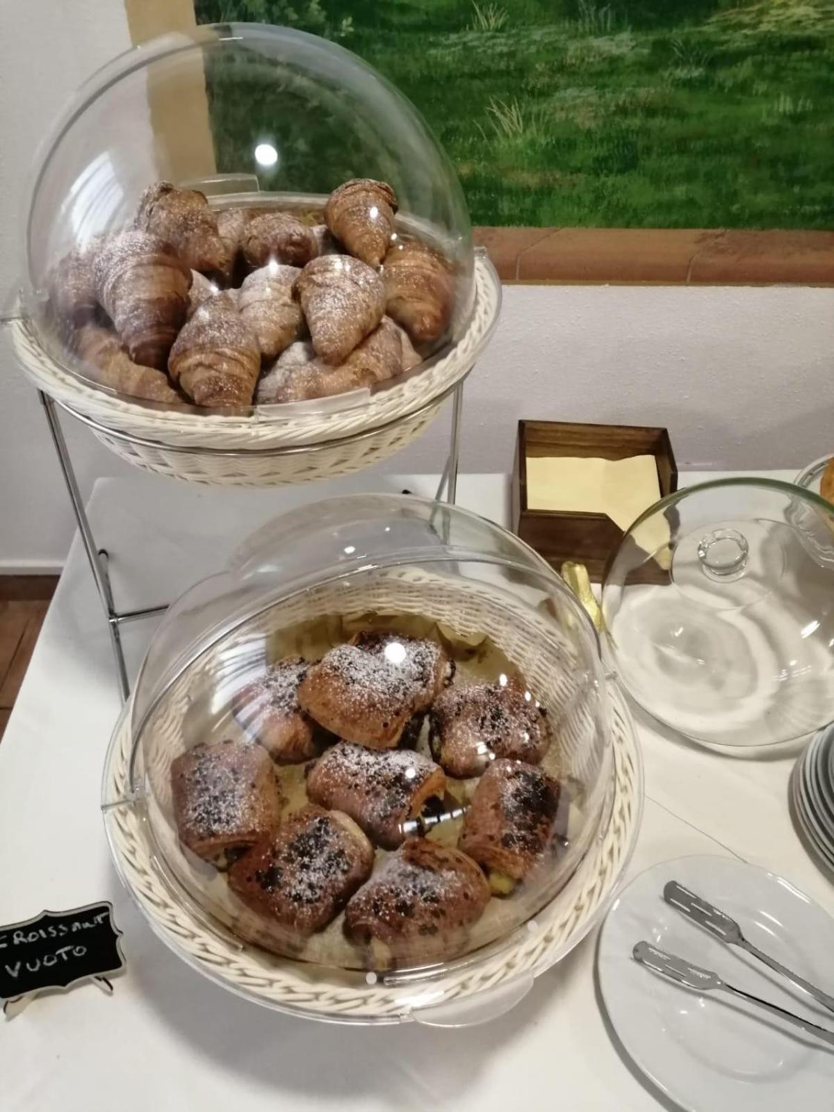 Hotel Ristorante Le Querciolaie Dei Ricci Фонтебланда Экстерьер фото