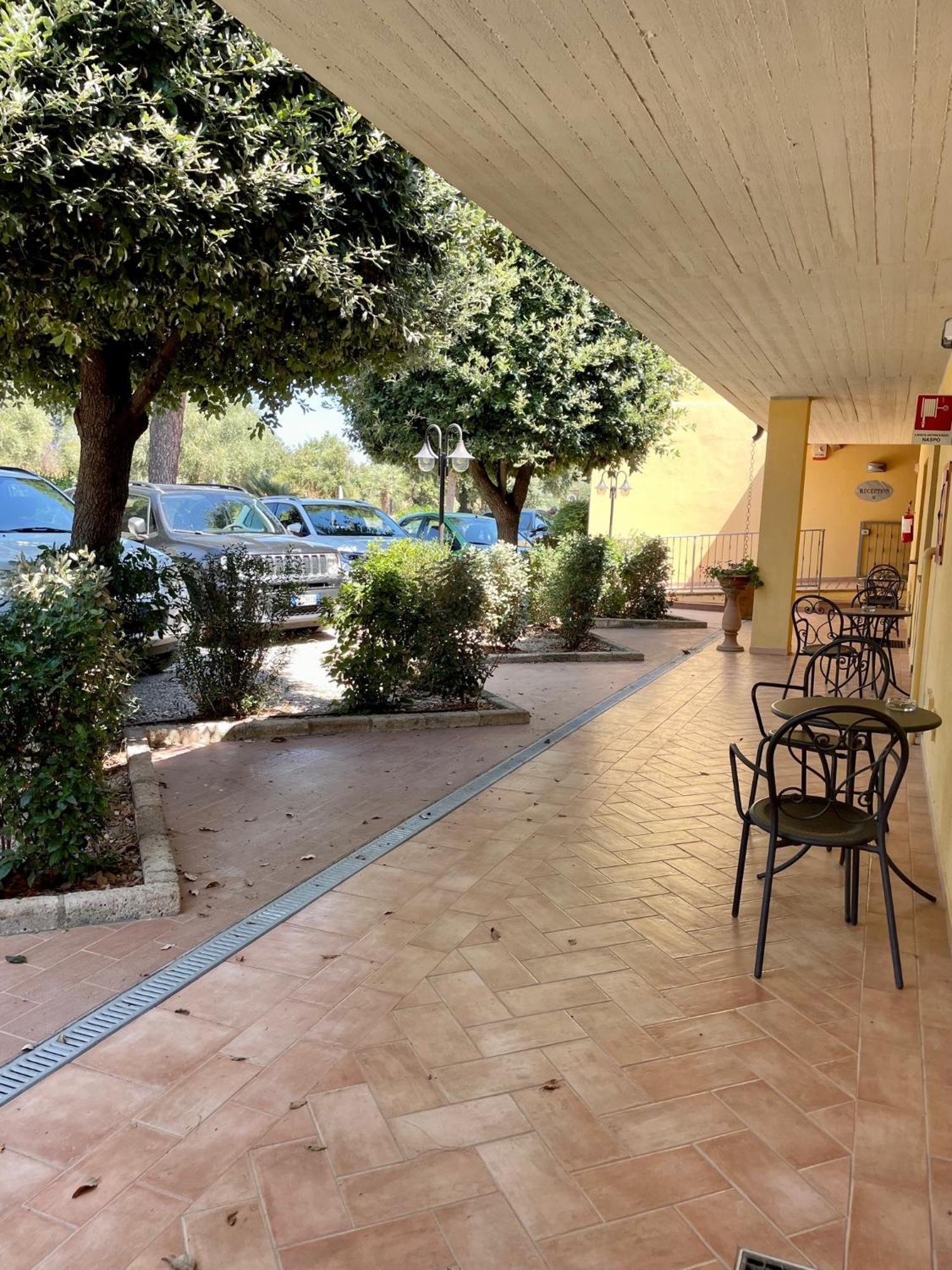 Hotel Ristorante Le Querciolaie Dei Ricci Фонтебланда Экстерьер фото