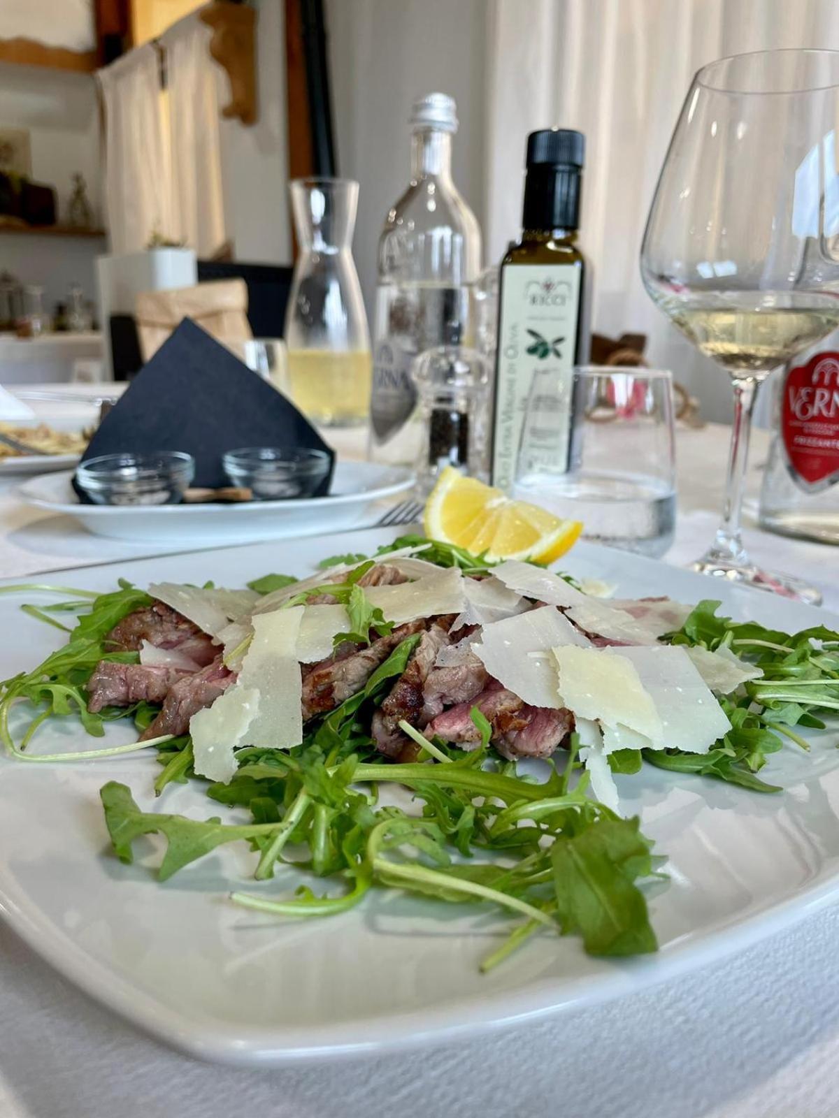 Hotel Ristorante Le Querciolaie Dei Ricci Фонтебланда Экстерьер фото