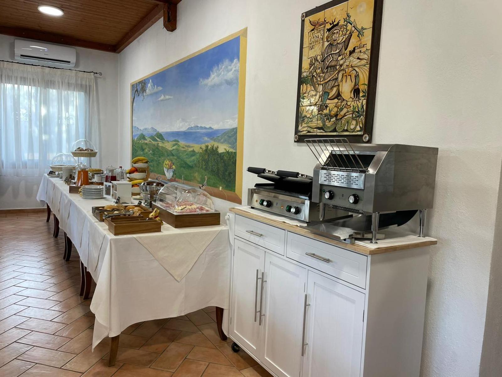 Hotel Ristorante Le Querciolaie Dei Ricci Фонтебланда Экстерьер фото