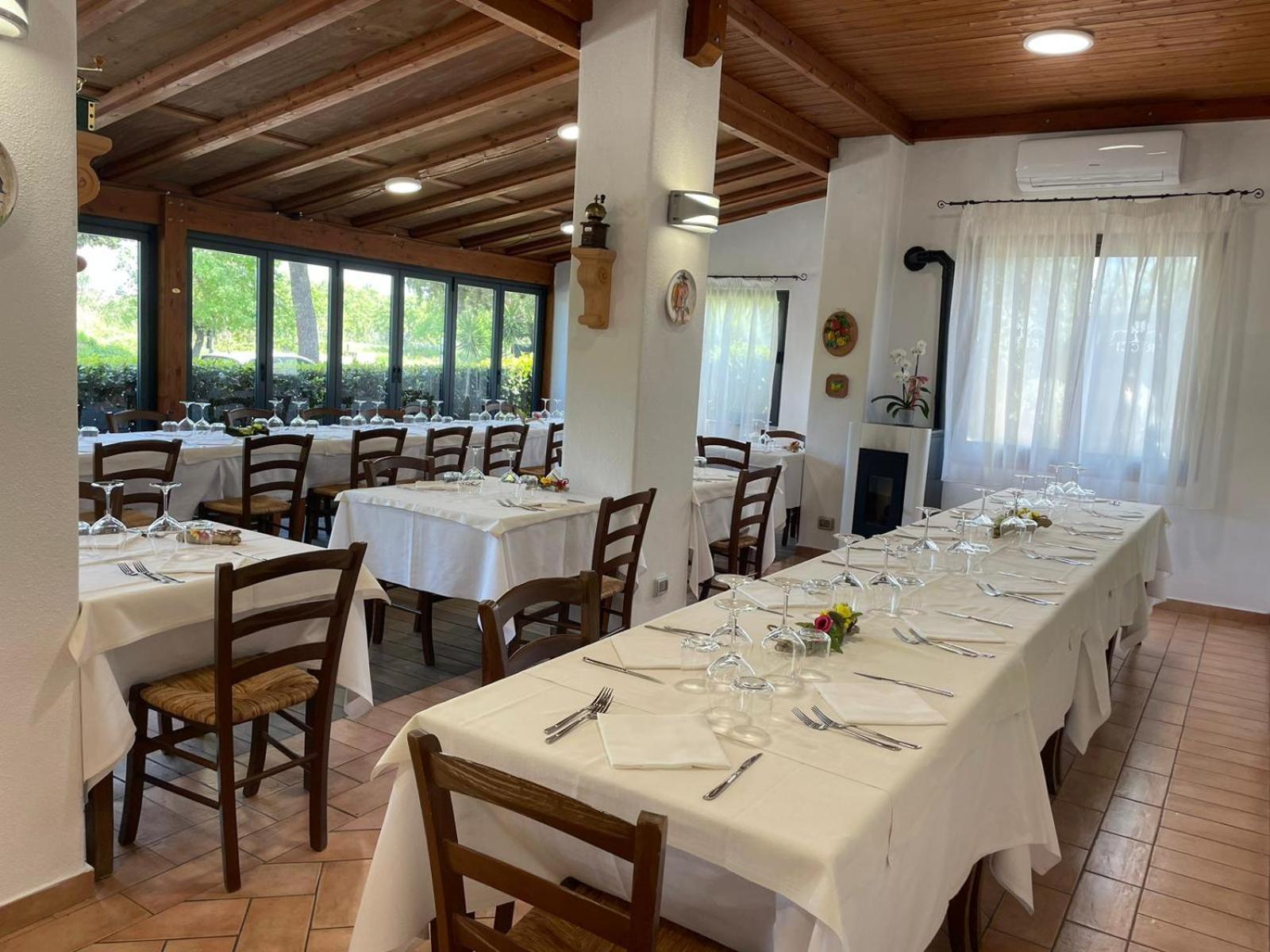 Hotel Ristorante Le Querciolaie Dei Ricci Фонтебланда Экстерьер фото