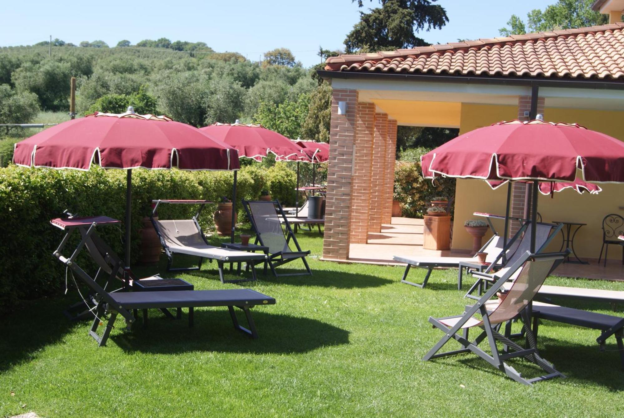 Hotel Ristorante Le Querciolaie Dei Ricci Фонтебланда Экстерьер фото