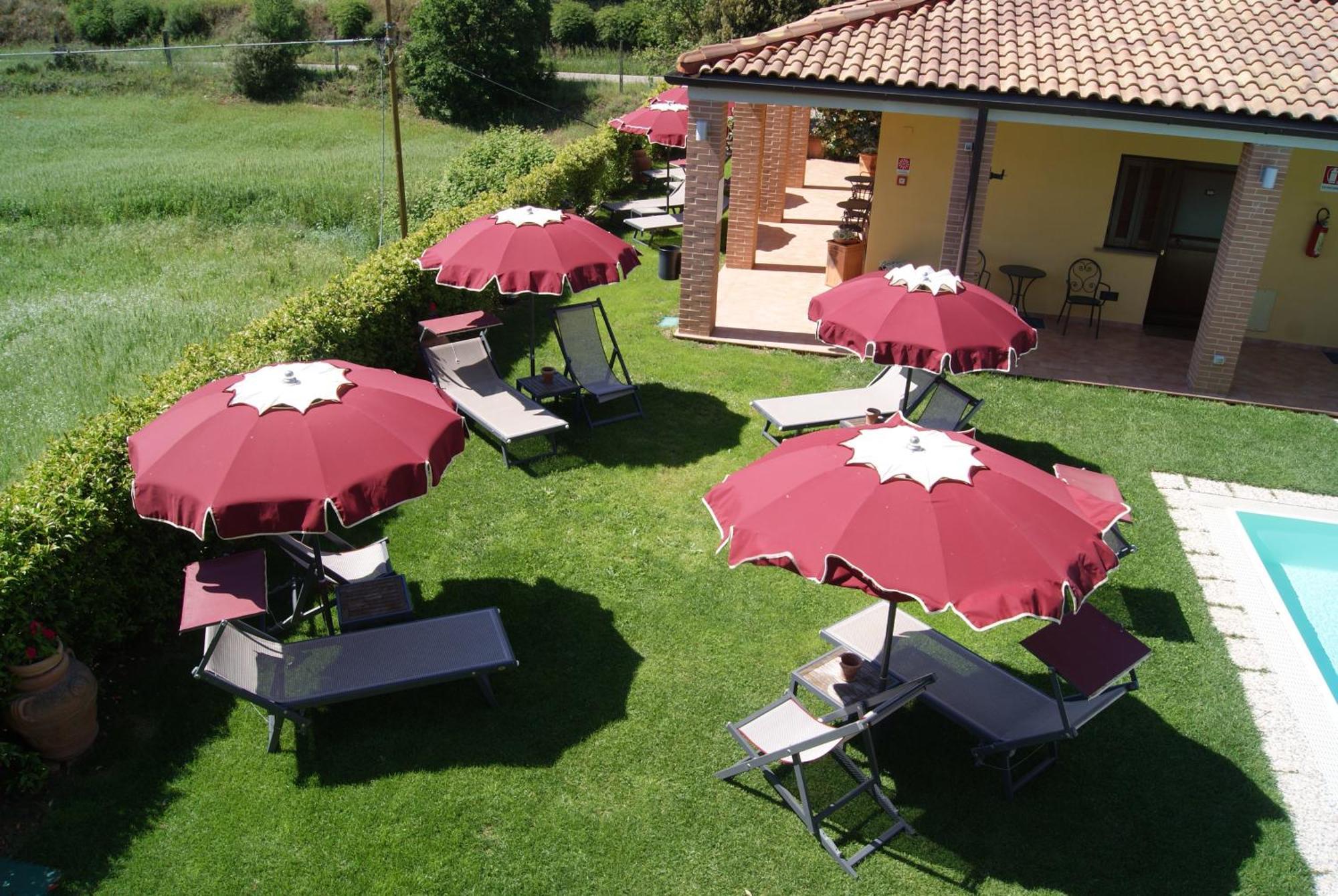 Hotel Ristorante Le Querciolaie Dei Ricci Фонтебланда Экстерьер фото