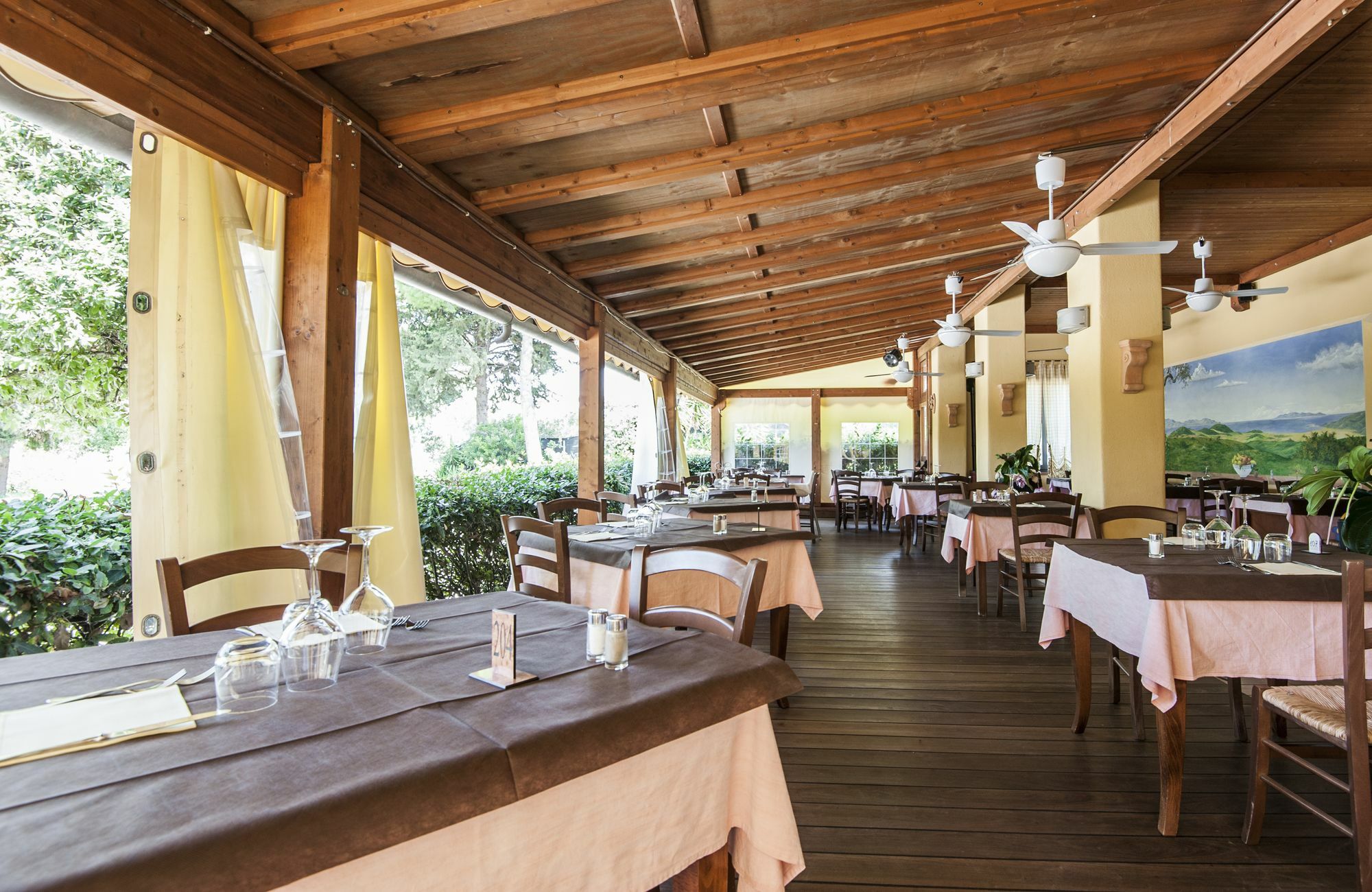 Hotel Ristorante Le Querciolaie Dei Ricci Фонтебланда Экстерьер фото