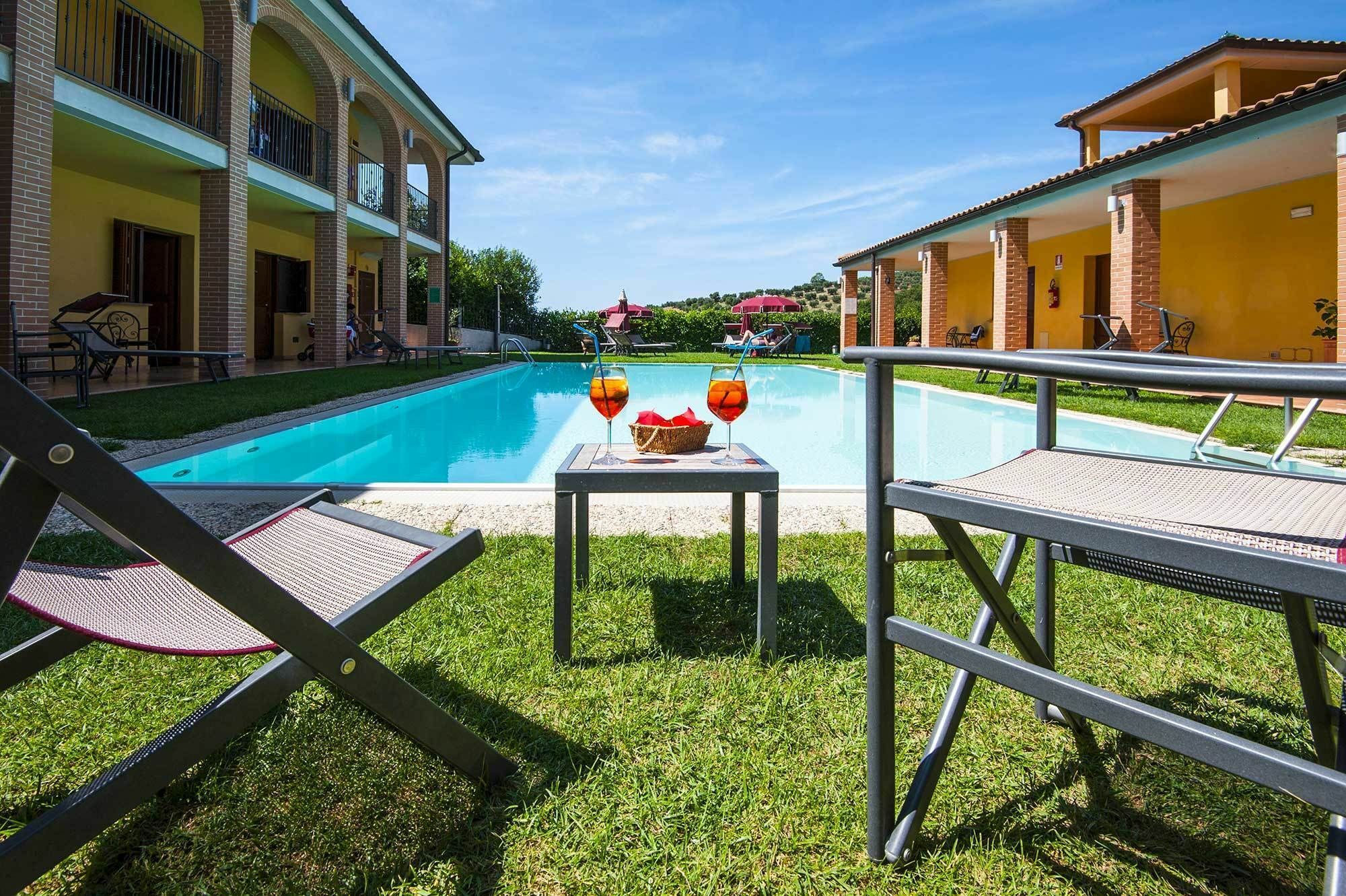 Hotel Ristorante Le Querciolaie Dei Ricci Фонтебланда Экстерьер фото